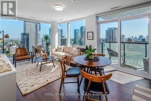 18 Erskine Ave in Toronto, ON - Building Photo