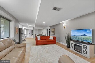 1329 Colvin Forest Dr in Vienna, VA - Building Photo - Building Photo