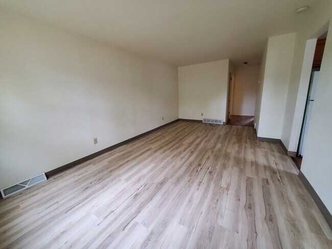 709 S 17th St in Grand Forks, ND - Building Photo - Building Photo