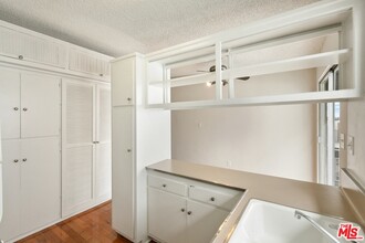 941 N San Vicente Blvd, Unit 11 in West Hollywood, CA - Building Photo - Building Photo