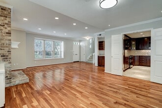 San Felipe Square Townhomes in Houston, TX - Building Photo - Building Photo