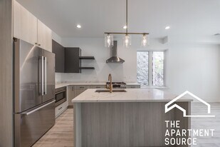 1814 W Thomas St in Chicago, IL - Building Photo