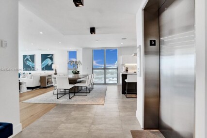 1930 Bay Dr in Miami Beach, FL - Building Photo