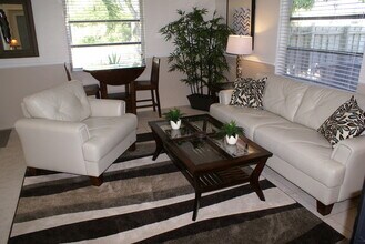 2300 NE 9th Ave, Unit 3 in Wilton Manors, FL - Building Photo - Building Photo