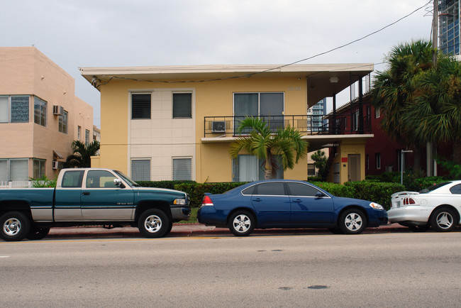 6949 Abbott Ave in Miami Beach, FL - Building Photo - Building Photo