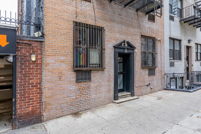 238 E 82nd St in New York, NY - Building Photo - Building Photo