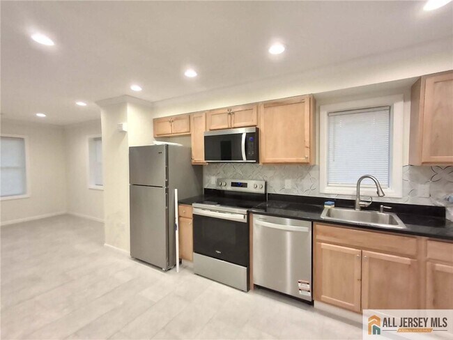 49 Hillside Ave in Sayreville, NJ - Building Photo - Building Photo