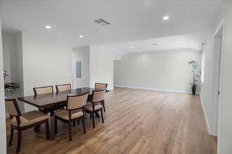 22934 Roscoe Blvd in West Hills, CA - Building Photo - Building Photo