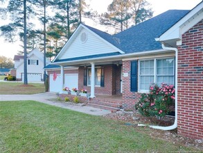 677 Stone Cross Dr in Spring Lake, NC - Building Photo - Building Photo