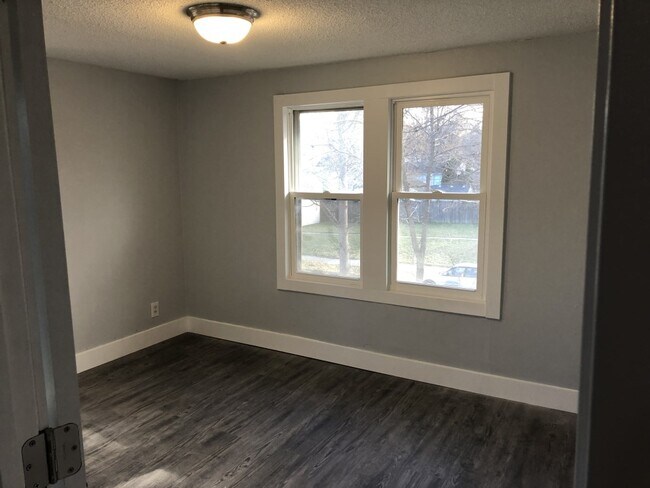 2400 N Emerson Ave in Minneapolis, MN - Building Photo - Building Photo