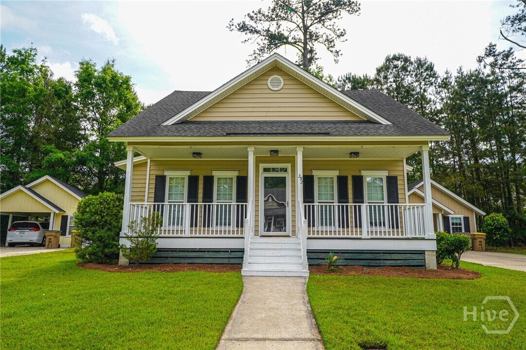 292 Vining Way in Richmond Hill, GA - Building Photo