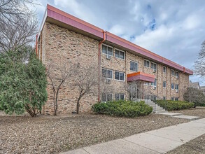 2630 Pleasant Avenue, Unit 202 in Minneapolis, MN - Foto de edificio - Building Photo