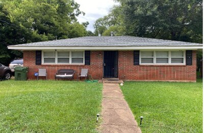 property at 1821 Texas Ct