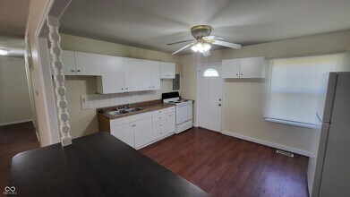 7810 Cullen Dr in Indianapolis, IN - Building Photo - Building Photo