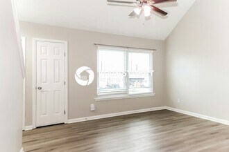 10418 Pinoak View Dr in Louisville, KY - Building Photo - Building Photo