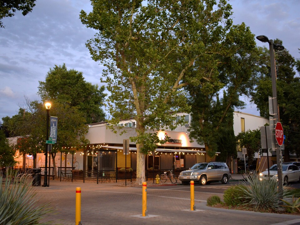 Campus Manor in Davis, CA - Building Photo