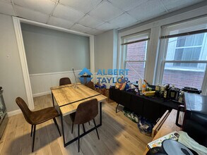 135 Columbia St, Unit 2L in Cambridge, MA - Foto de edificio - Building Photo