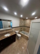 5200 Adams St in Hollywood, FL - Building Photo - Building Photo