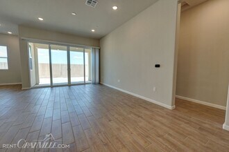 325 Clovis Ave in Clovis, CA - Building Photo - Building Photo