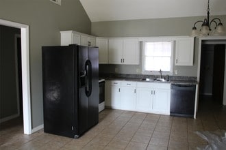 2324 Jim Stokes Ct in Albany, GA - Building Photo - Building Photo