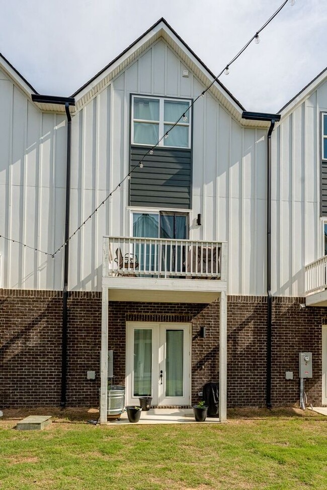 property at 5610 Sofias Cir