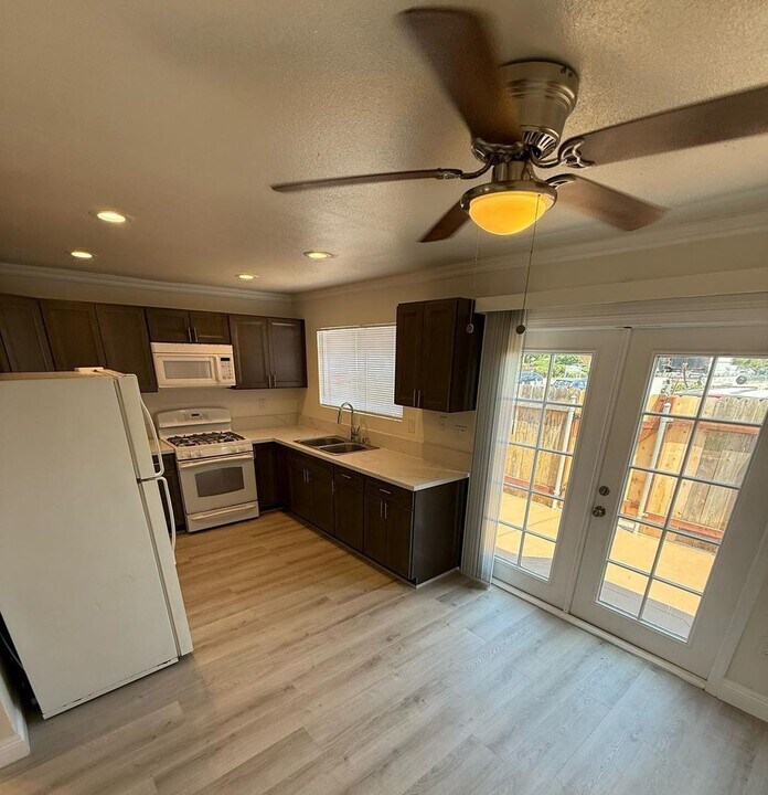 437 S Lincoln Ave in El Cajon, CA - Building Photo