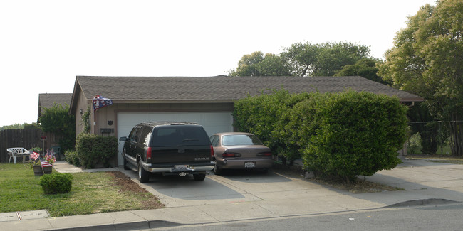 2317 Manzanita Way in Antioch, CA - Building Photo - Building Photo