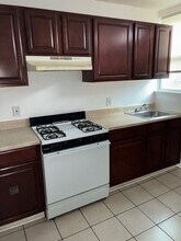 2710 W Franklin St in Baltimore, MD - Building Photo - Building Photo