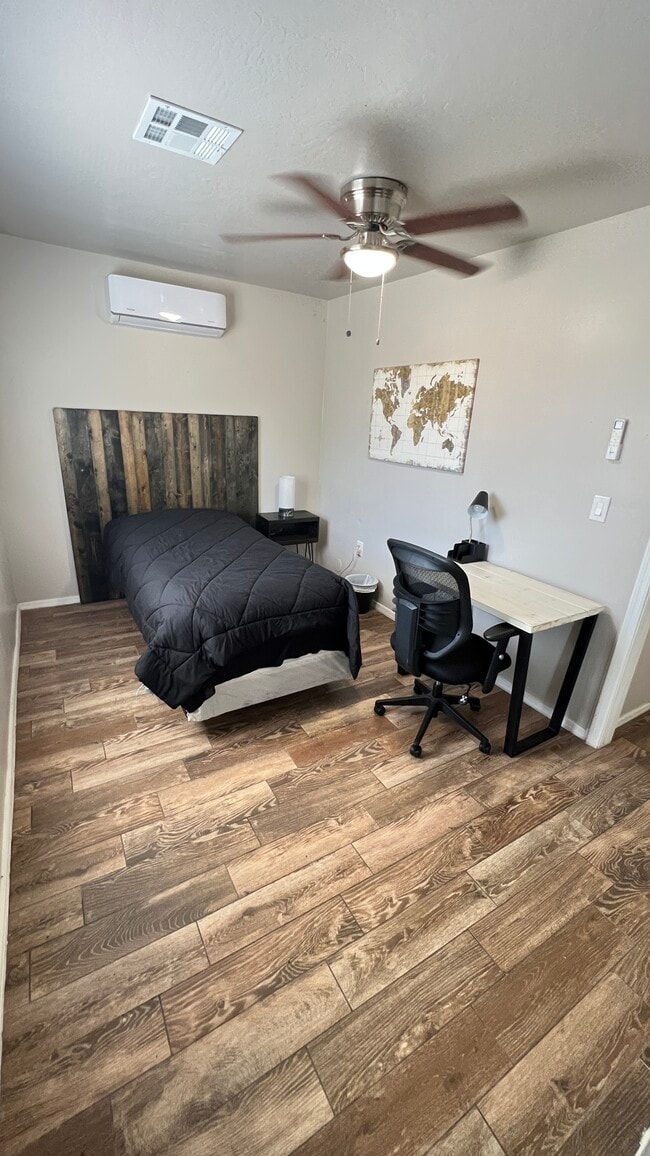 property at 3645 W Hadley St