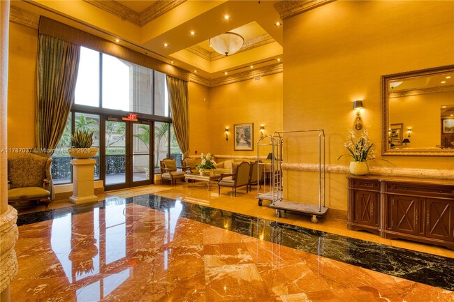 8390 SW 72nd Ave in Miami, FL - Foto de edificio - Building Photo