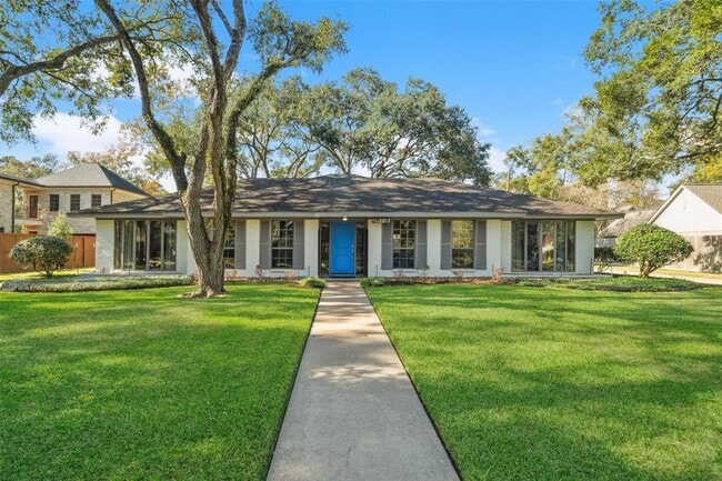 property at 827 Heather Ct