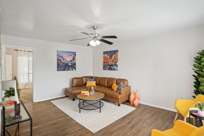 La Fortuna Apartments in Dallas, TX - Building Photo - Building Photo