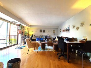 1243 Beacon St, Unit 2D in Brookline, MA - Foto de edificio - Building Photo