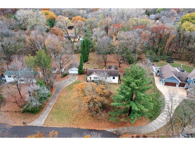 15803 Sunset Rd in Minnetonka, MN - Building Photo - Building Photo