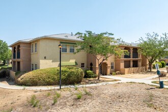 Sierra View Gardens in Palmdale, CA - Foto de edificio - Building Photo