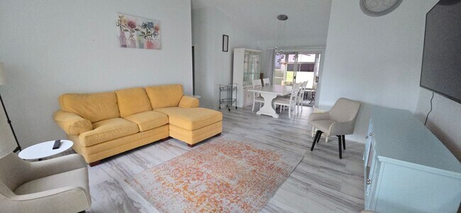 1221 Del Toro Dr in Lady Lake, FL - Building Photo - Building Photo