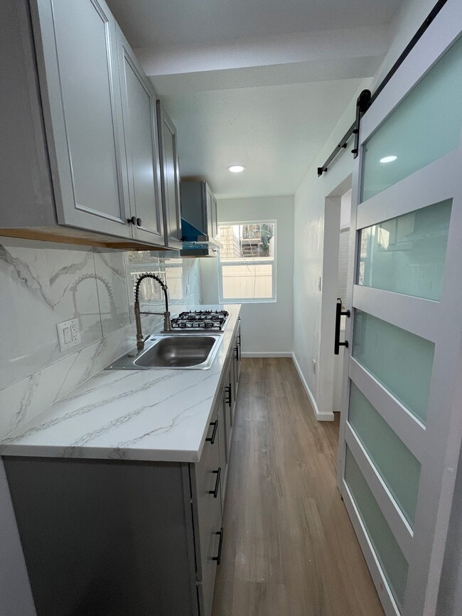 4063 Lincoln Ave, Unit E