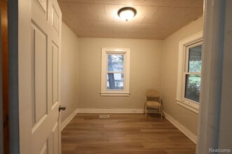 353 W Bernhard Ave in Hazel Park, MI - Building Photo - Building Photo