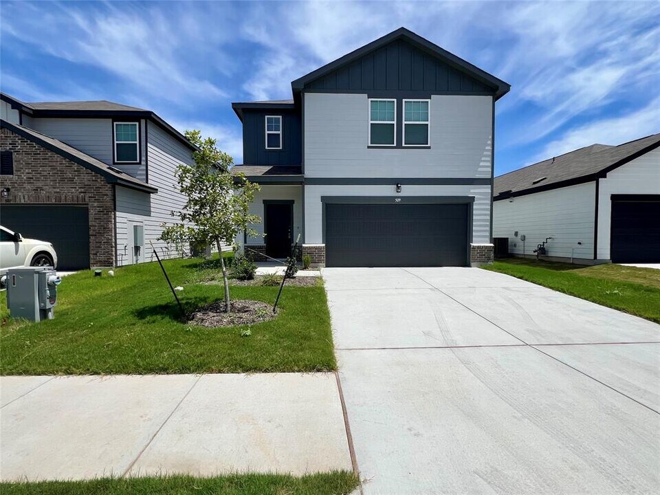 509 Lagoon Dr in Maxwell, TX - Building Photo