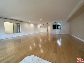 2435 Florencita Dr W-Unit -203 in Montrose, CA - Foto de edificio - Building Photo