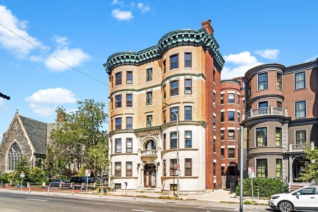 1137 Massachusetts Ave in Cambridge, MA - Building Photo