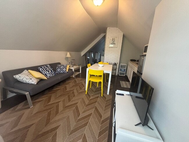 property at 11710 Buckingham Ave