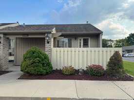 62181 Arlington Cir in South Lyon, MI - Building Photo