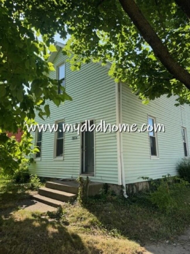 property at 2404 Chestnut St