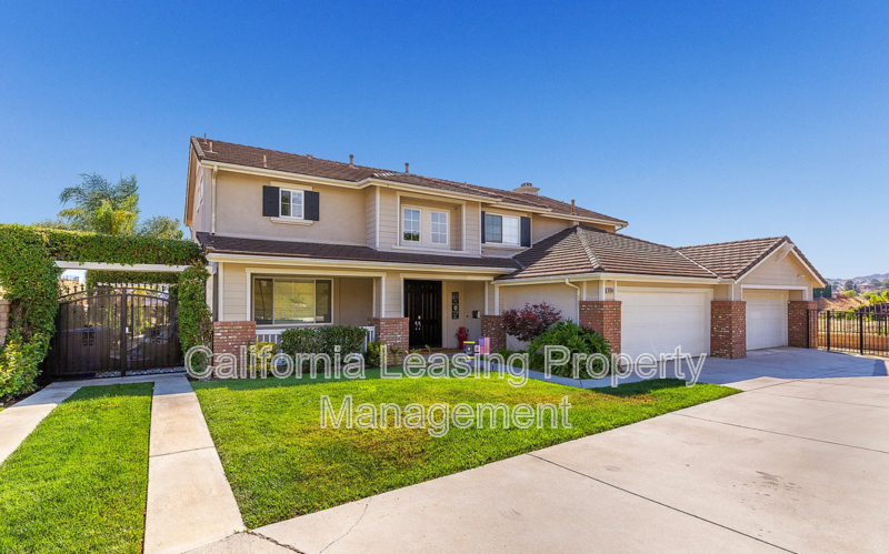 30309 Mallorca Pl in Castaic, CA - Foto de edificio