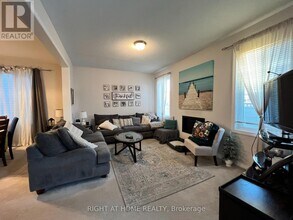 529 Honeylocust Ave in Ottawa, ON - Building Photo - Building Photo
