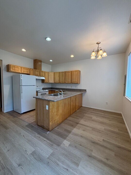 1622 W Lee St in Moses Lake, WA - Building Photo