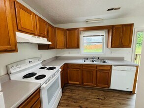 350 Wakeman Ct NE in Christiansburg, VA - Building Photo - Building Photo