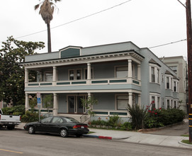 419 Cedar Ave in Long Beach, CA - Foto de edificio - Building Photo