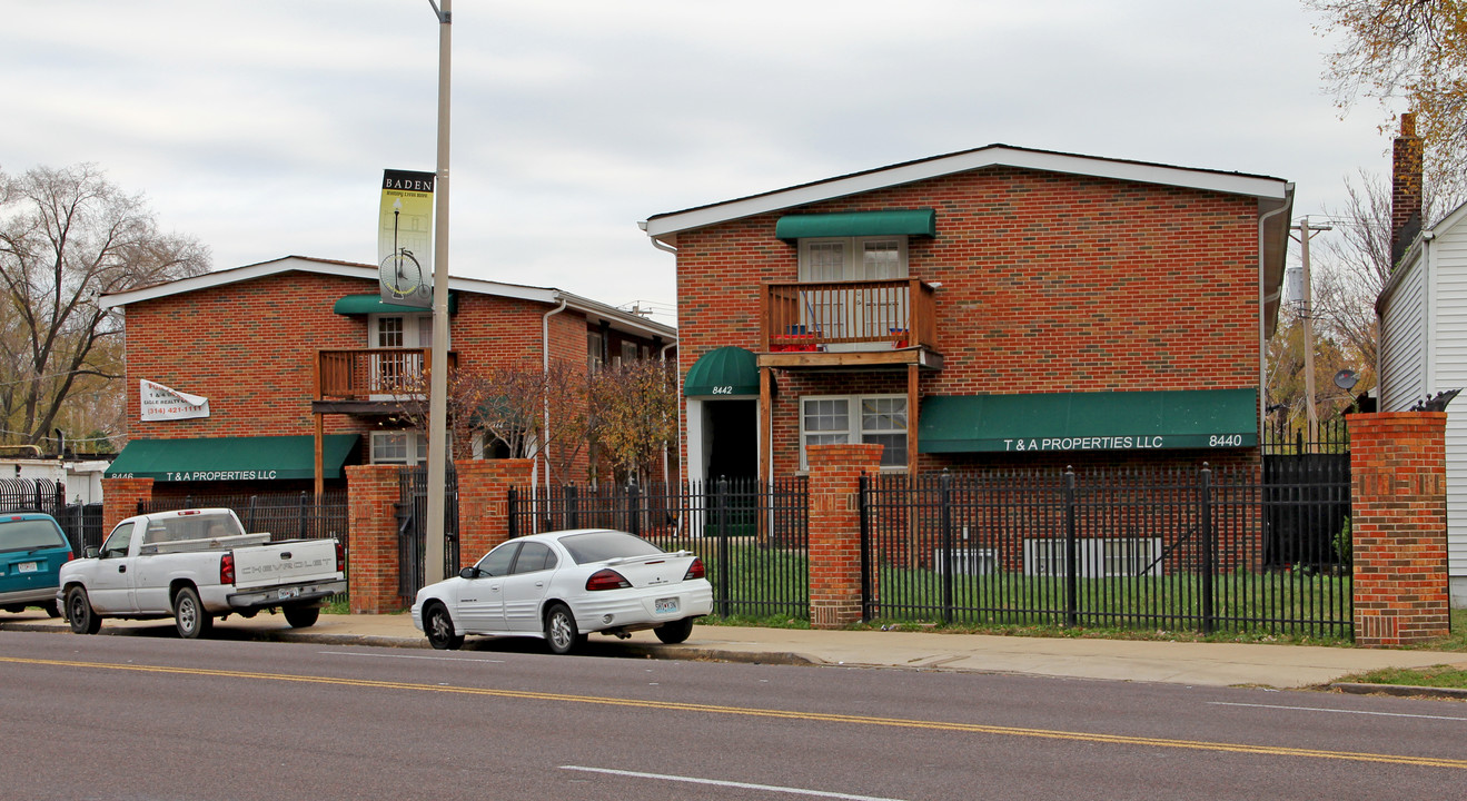 8440 N Broadway in St. Louis, MO - Building Photo